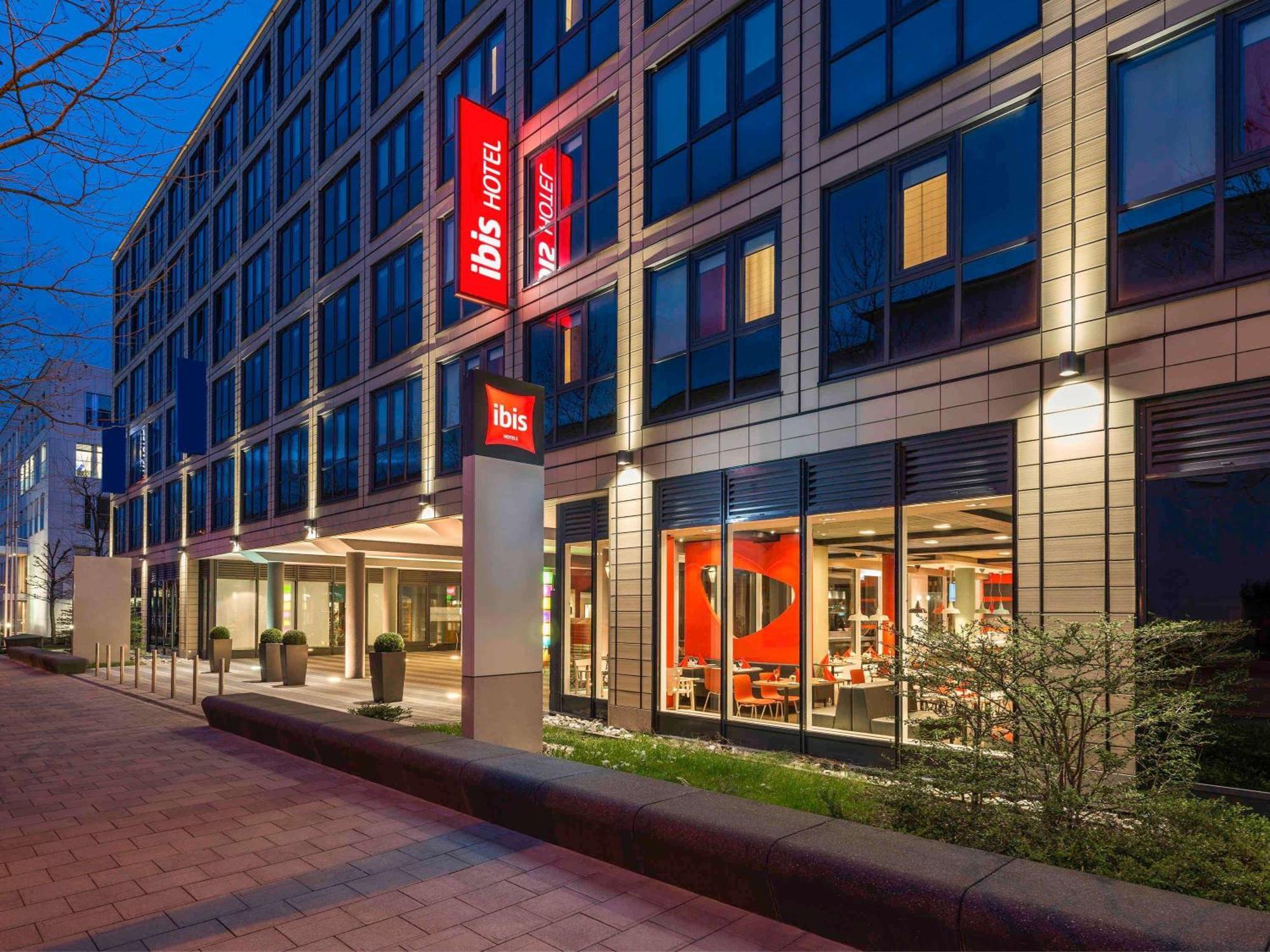 Ibis Muenchen Parkstadt Schwabing Buitenkant foto
